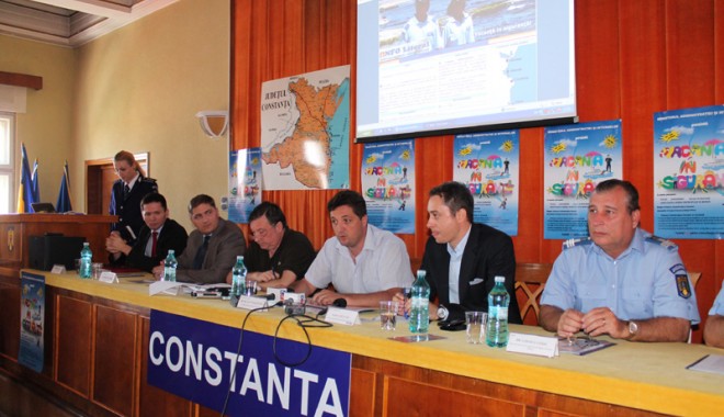 Aveți grijă, se fură din mașini! - vacantasiguranta-1341602916.jpg