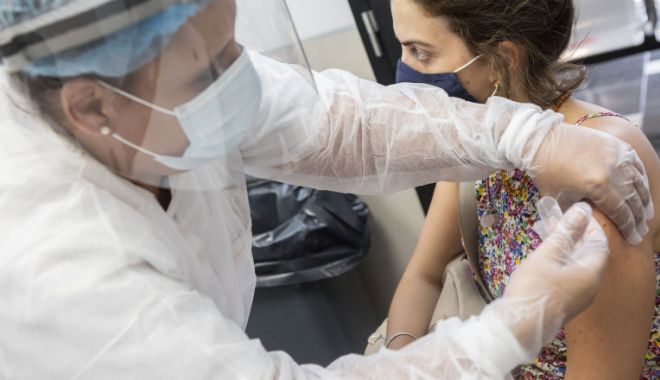 Record în valul 4. Aproape 44.000 de români au făcut prima doză de vaccin anti-COVID într-o zi - vacccin-1634744414.jpg