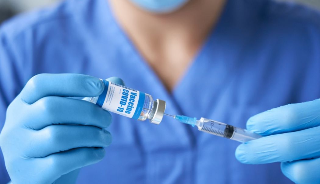 Dosarul „vaccinărilor la chiuvetă”. Ce pedepse au primit medicul şi complicii care eliberau certificate false în pandemie - vaccin-1765199800.jpg