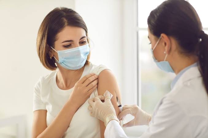 Mergi în vacanță într-o țară exotică? Vaccinurile obligatorii și recomandate pot costa peste 1.000 de lei - vaccin-1784090048.webp