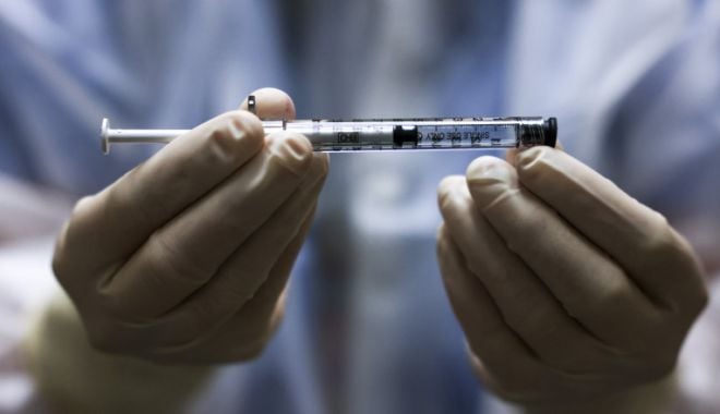 Vaccinul împotriva Covid se poate face în același timp cu cel antigripal - vaccin2-1633702639.jpg