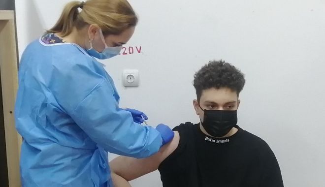 De ce s-a vaccinat tânărul de 16 ani din București - vaccin21-1615107753.jpg
