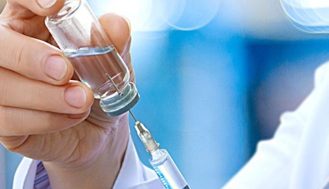 Maraton de vaccinare, cu prilejul Zilei Armatei, în șase spitale militare din țară - vaccin6-1634916305.jpg
