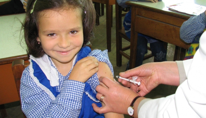 Vaccinarea copiilor ar trebui să se facă în școli și grădinițe - vaccinare-1485959958.jpg