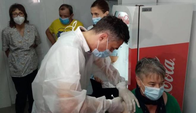 A început programarea în platformă pentru doza a treia de vaccin anti-COVID - vaccinare-1632811706.jpg