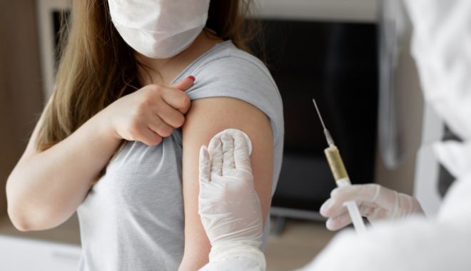 Creștere a vaccinărilor în ultimele 24 de ore. Aproape 98.000 de români s-au imunizat - vaccinare-1636734059.jpg