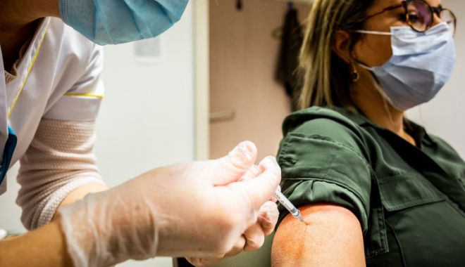 Doar 10.000 de români s-au vaccinat anti-Covid cu prima doză în ultimele 24 de ore - vaccinare-1638120726.jpg