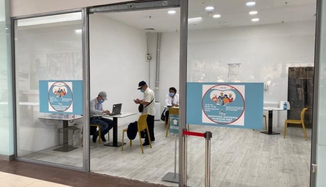 Mii de constănţeni, vaccinaţi la mall, în weekend - vaccinare2-1621237795.jpg