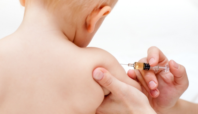 Trei sferturi din români sunt pro vaccinarea copiilor - vaccinarecopii-1493373188.jpg