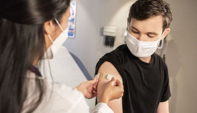 Maraton de vaccinare la Spitalul Militar din Constanţa - vaccinarecopii-1634825538.jpg