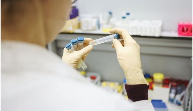 I-au plătit pe doctori să-i vaccineze cu apă, pentru a obține certificatul, dar au fost imunizați cu adevăratul vaccin - vaccincuapa-1636477513.jpg