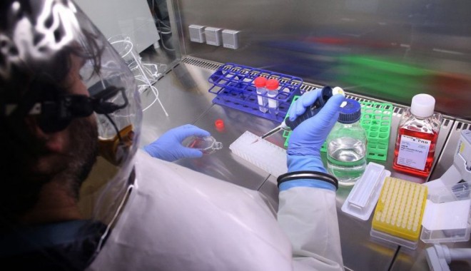 Sute de mii de vaccinuri împotriva EBOLA ar putea fi distribuite în 2015 - vaccinebola1-1414414413.jpg