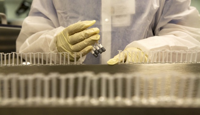 Producția vaccinurilor la Cantacuzino, realizată de altă fabrică - vaccinuri-1334849053.jpg