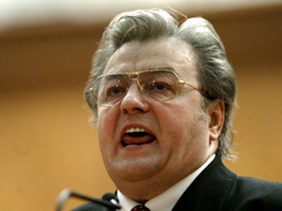 Vadim Tudor, obligat să-i plătească 20.000 de lei lui Cozmin Gușă - vadim-1334238815.jpg