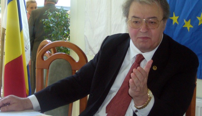 Vadim Tudor, prezent pe litoral pentru a instrui tinerii peremiști - vadimtudor-1309702622.jpg
