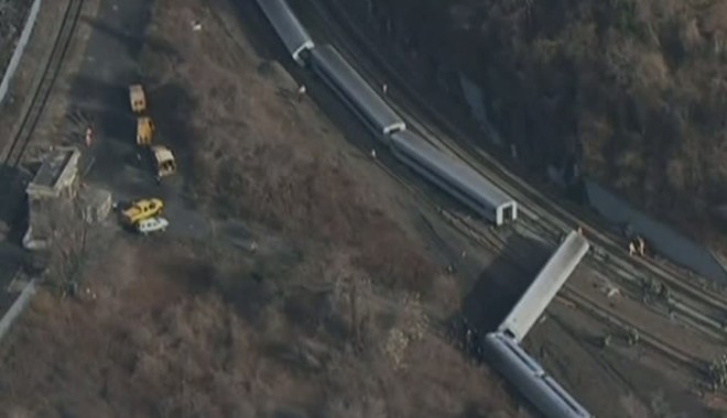Accident feroviar grav. Vagoanele au zburat prin aer și s-au răsturnat - vagoanenewyork21613800-1386001744.jpg
