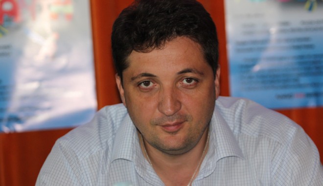 ACUZAȚII GRAVE: Casele de amanet și tâlharii sunt mână în mână? - valentinburlacu4-1347375130.jpg