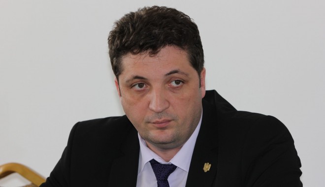 Polițiștii constănțeni de la Rutieră - instruiți pentru depistarea șoferilor drogați - valentinburlacusefipj-1335272717.jpg