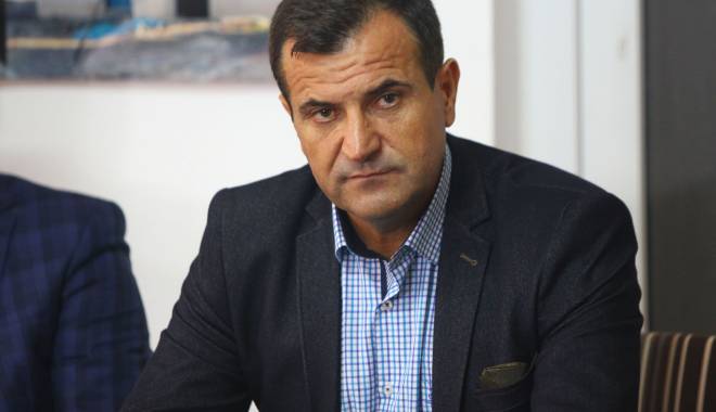 Primarul Valentin Vrabie inaugurează noua geamie din satul Izvoru Mare - valentinvrabie5-1430907125.jpg