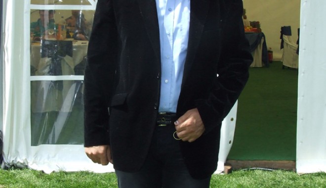 Să tot fii elev sau profesor în comuna Peștera! - valentinvrabieprimarpestera-1308169603.jpg