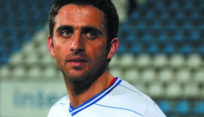 Fotbal / Vali Badea se ceartă cu suporterii - valibadea1-1334071148.jpg
