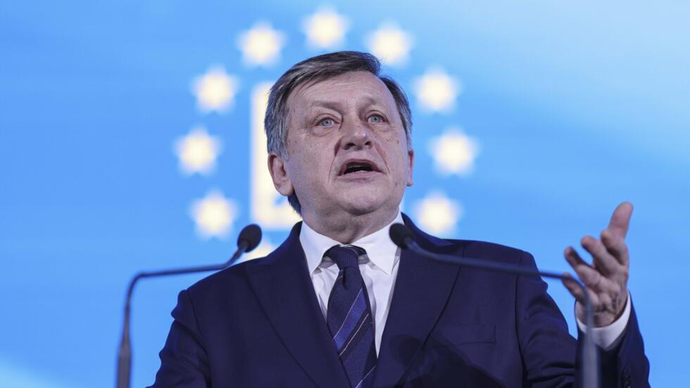 Crin Antonescu a fost validat drept candidatul social-democraților la alegerile prezidențiale