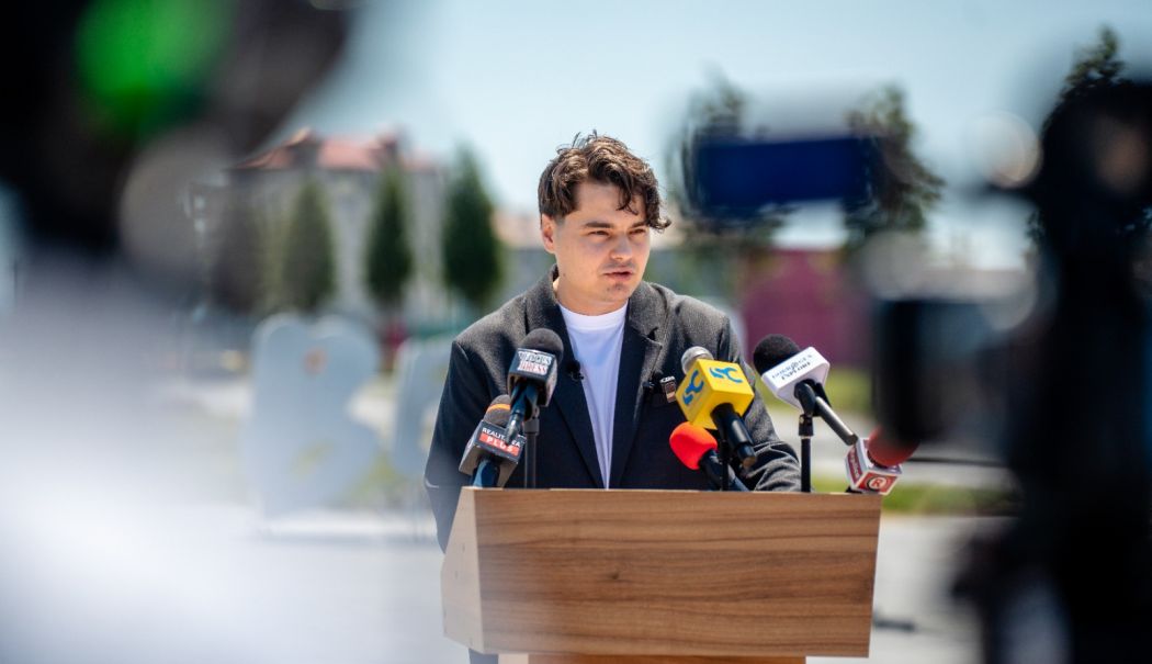 Selly lansează VALIZA.RO, agenție de turism pentru Generația Z - valiza-1751359192.jpeg