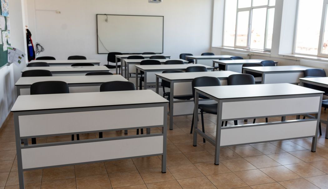 Primăria Valu lui Traian a finalizat proiectul de dotare a unităţilor de învăţământ din localitate - valu-scoala-1743175448.jpg