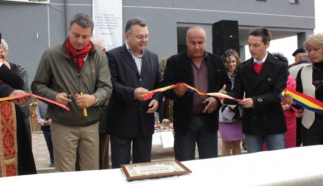 Primarul Florin Mitroi a inaugurat piața agroalimentară din Valu lui Traian - valu1-1350821172.jpg