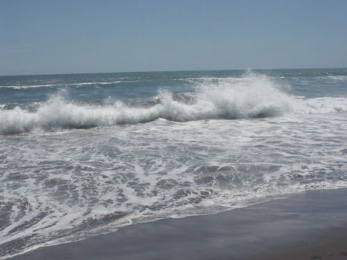 Atenție, valuri mari la mare! - valuri-1340525055.jpg