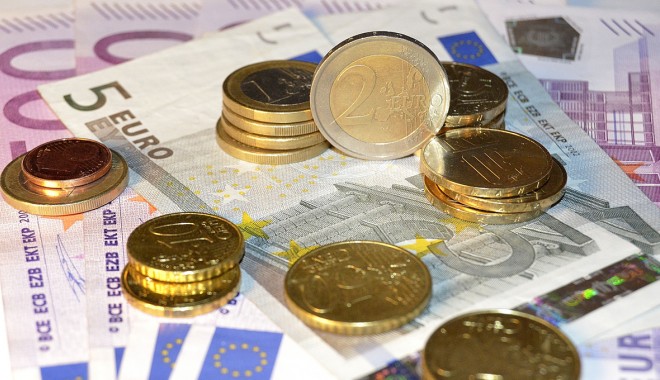 Leul dă semne de slăbiciune - valuta-1360626357.jpg