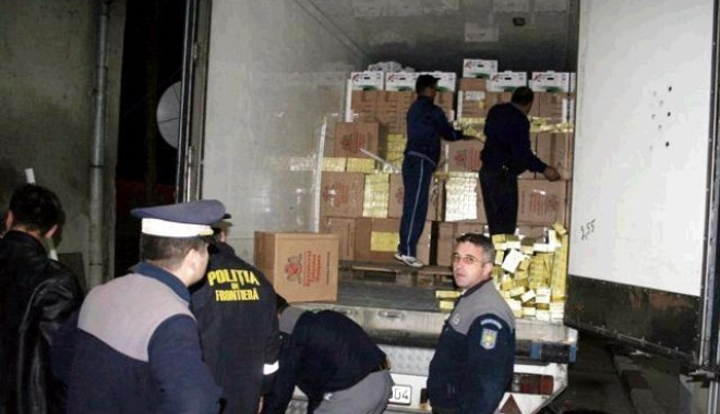 Peste 150.000 de pachete de țigări netimbrate, confiscate la Vama Bechet - vama-1310546108.jpg