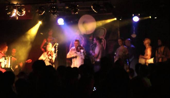 The Lemon Bucket Orkestra va concerta în Vama Veche - vama-1440009297.jpg
