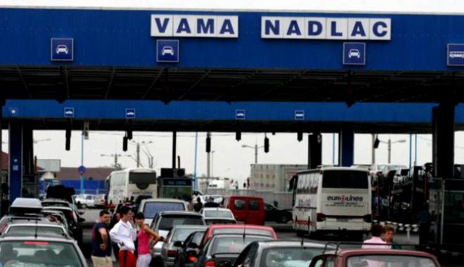 Vama Nădlac, luată cu asalt de refugiații ucraineni. Cozi kilometrice și cel puțin patru ore de așteptare la ieșirea din România - vama-1646837682.jpg