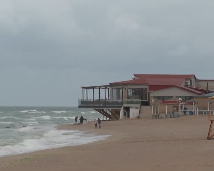 Vama Veche îşi aşteaptă turiştii! Se anunţă o minivacanţă cu distracţie, muzică bună şi libertate - vama-veche-pregatiri-1713869347.jpg