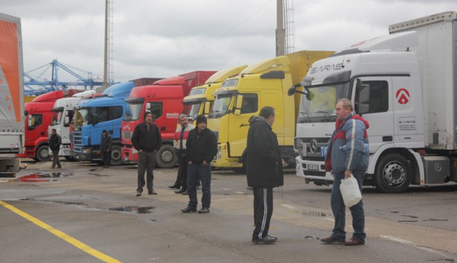 Vameșii fac legea în portul Constanța Sud - vamaagigea-1322772533.jpg