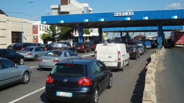 Aglomerație la frontieră. Polițiștii recomandă folosirea tuturor punctelor de trecere - vamanadlacaglomeratie89605400-1493389048.jpg