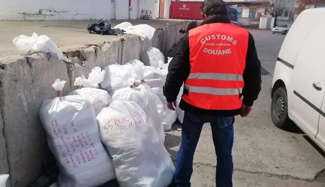 Vameșii bucureșteni au confiscat bunuri contrafăcute și nedeclarate, în valoare de 12.750 euro - vamesiibucuresteniauconfiscatbun-1667732048.jpg