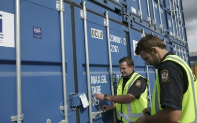 Vameșii constănțeni au confiscat mărfuri nedeclarate în valoare de 43.200 lei - vamesiiconstanteni-1463391892.jpg