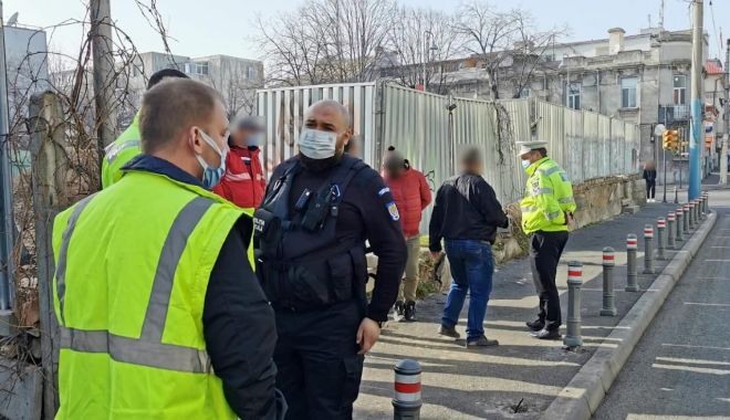 Constănțeni surprinși în timp ce scoteau stâlpii pentru protecția pietonilor - vandalizare-1614667804.jpg