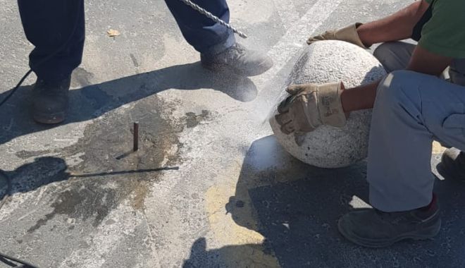 Vandalizare în Mamaia: zeci de bile de beton, distruse! - vandalizare1-1567446667.jpg
