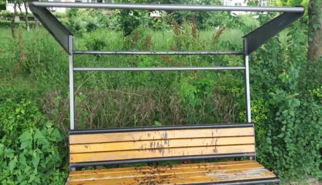 Primăria Constanţa face apel la cetăţeni să nu mai vandalizeze mobilierul stradal - vandalizare3-1630511329.jpg
