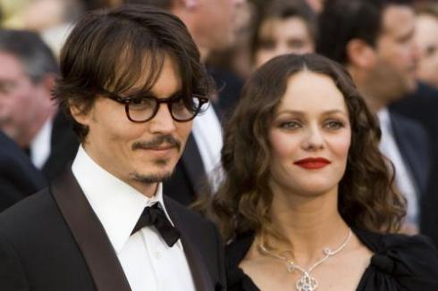 Johnny Depp s-a despărțit de Vanessa Paradis - vanessaparadisjohnnydepp-1326229496.jpg