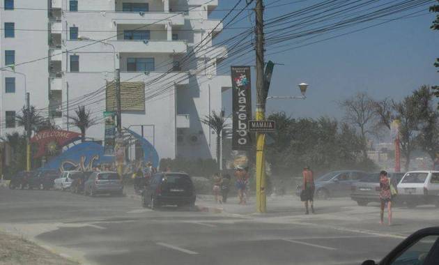 Vreme caniculară și vânt puternic, pe litoral - vant-1343077786.jpg