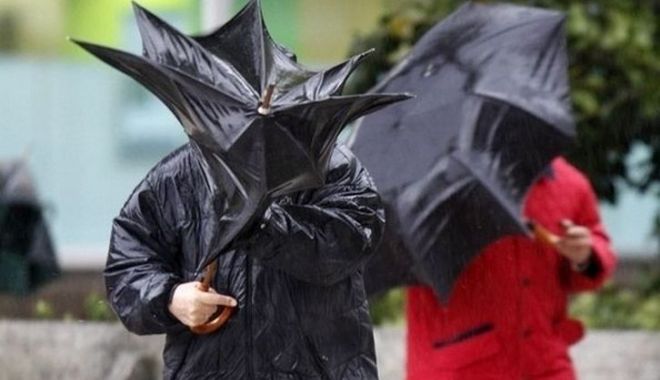 Avertizare de la meteorologi. Vânt puternic, ploi şi temperaturi scăzute în zilele următoare, în toată ţara - vant-1610021451.jpg