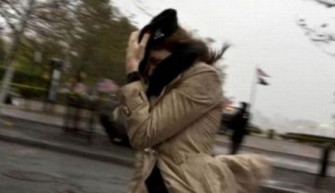 Cod galben emis de ANM. Mai multe județe sunt vizate de avertizarea meteorologică - vant-1633624514.jpg