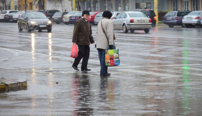 Vânt puternic la malul mării. Unde puteţi suna dacă aveţi probleme - vant-1638262768.jpg