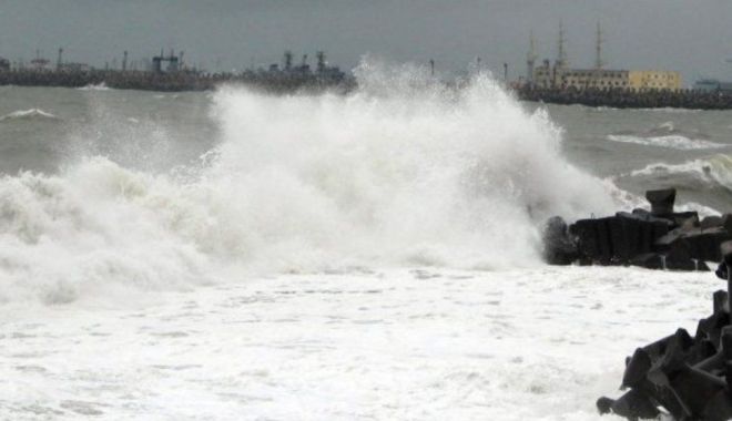 Atenţionare meteorologică! Intensificări ale vântului în cea mai mare parte a ţării, până la ora 23:00