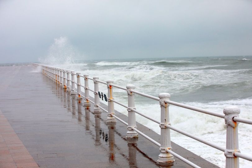 Meteorologii au emis două atenționări de COD GALBEN pentru municipiul Constanța - vant-puternic-1732102923.jpg