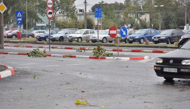 ANM. COD GALBEN de vânt la Constanța - vantcrengicazute3-1432819021.jpg